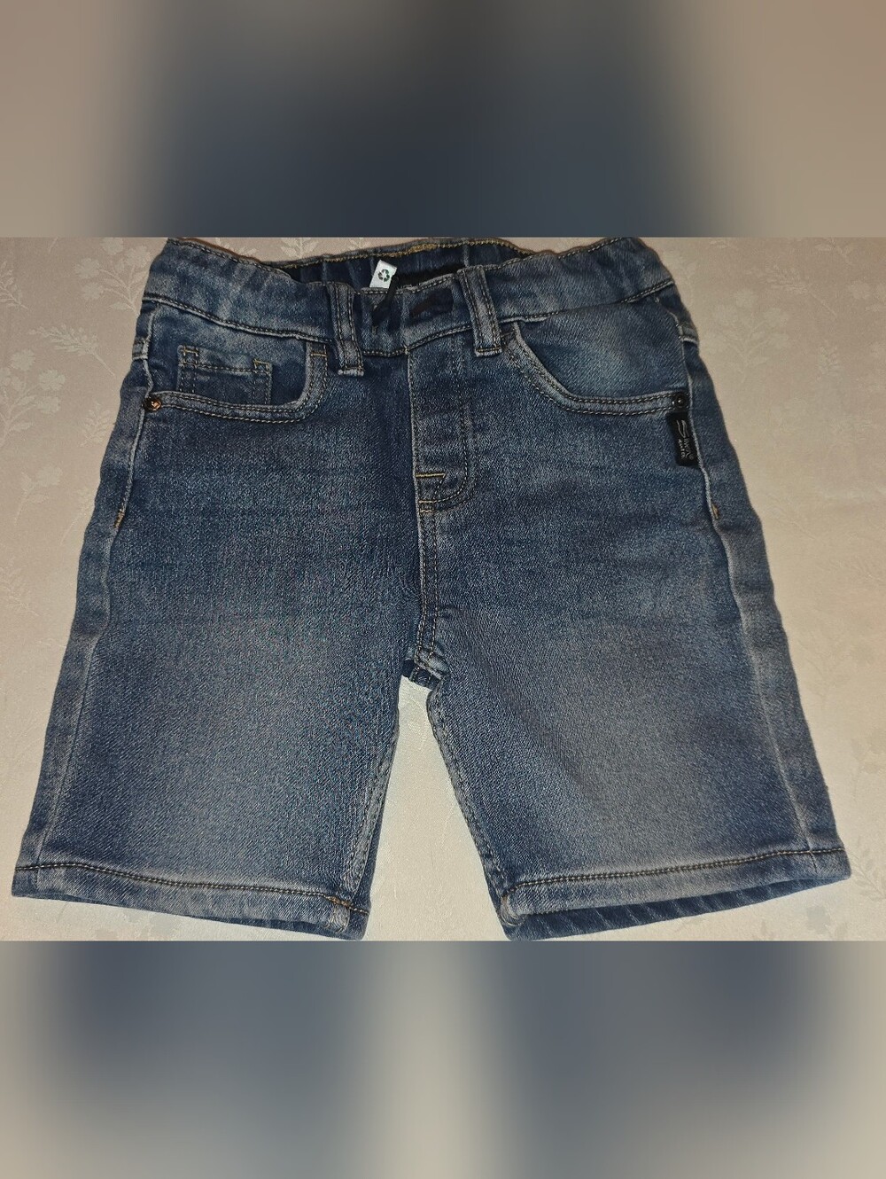 Silver Jeans Co. Derek Denim Pull-On Shorts - Excellent Condition